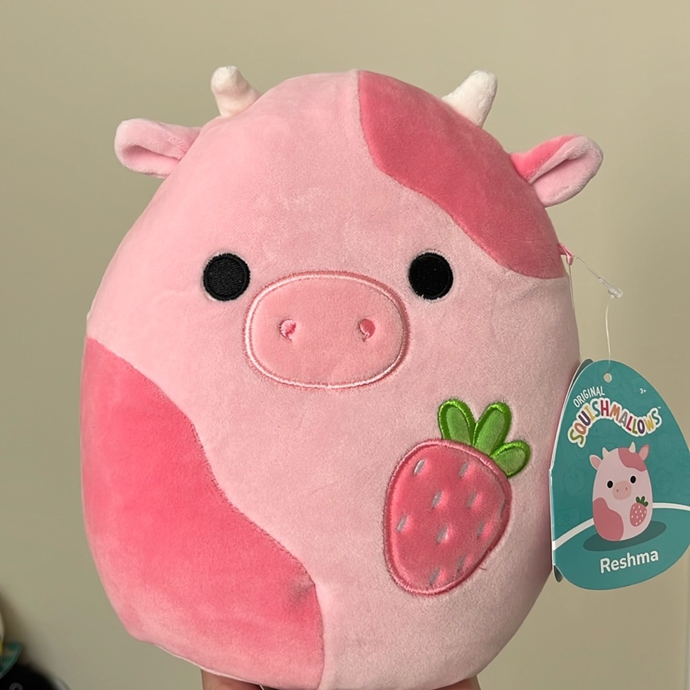 🐮 Squishmallows Reshma the Strawberry Cow! SUPER HTF, NWT Strawberry on belly!
